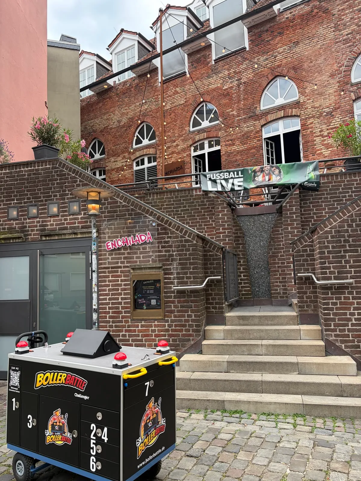 Der Battle-Wagen steht startklar vor dem Enchilada in Münster